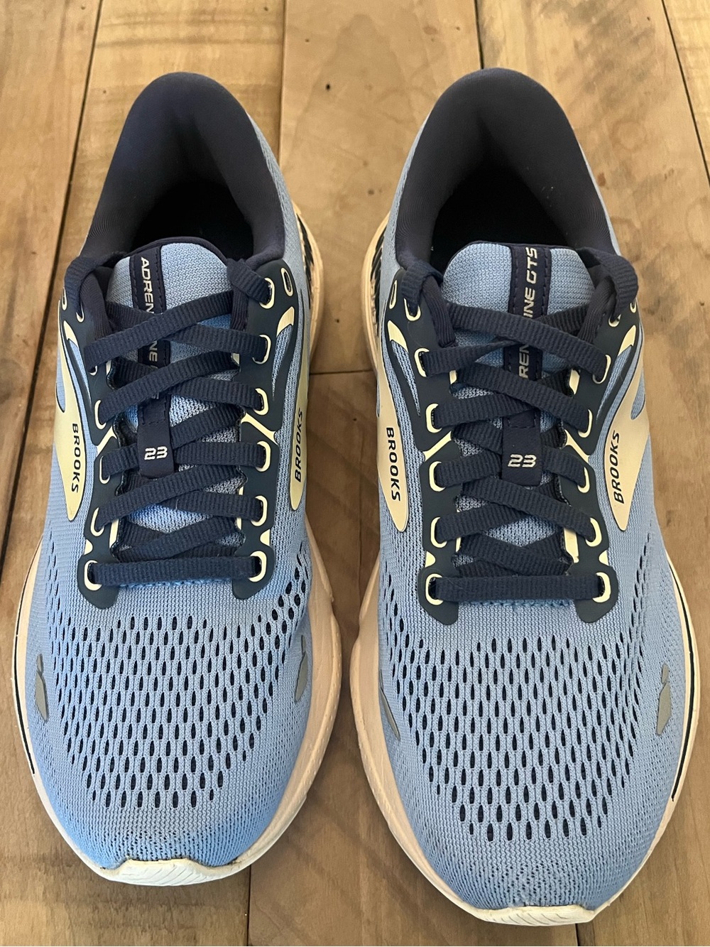 Brooks Adrenaline GTS 23 Vista Blue Linen W Women Size 8.5 Medium(B)